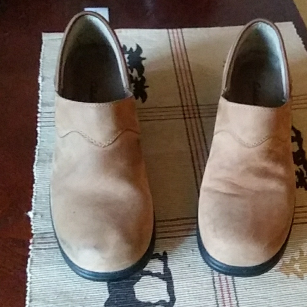 Cabela brand leather clogs